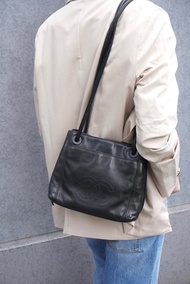 【日本直送 名牌中古包】CHANEL 香奈兒 黑色 絎縫綴飾 壓印 LOGO 皮革 流蘇 vintage 古董包 5swwjx