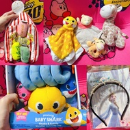 睇內文文盲勿買👈歐美正版Baby shark安撫巾 小熊維尼安撫巾 口水巾 跳跳虎搖鈴❣️baby shark activity baby toy 多功能嬰兒玩具兼車掛 ❣️原廠正版歐美版哈利波特寵物
