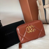{全新未使用✨超美棕色🤎}CHANEL 19 菱格紋小羊皮拉鍊零錢包