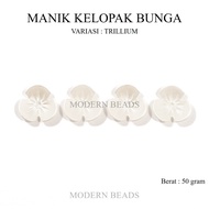 [50 GRAM] Trillium Flower Petal Beads / Pearl Flower Petal Beads / Pearl Flower Beads / Pearl Clover