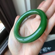 天然和田玉 碧玉手鐲超美菠菜綠胖圓條稀有7號坑圈口5.55