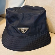 ✨近全新 prada 黑色漁夫帽L 黑色 漁夫帽 經典 Prada Milano