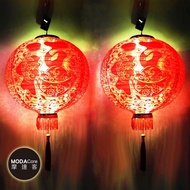 摩達客◉農曆春節元宵◉24吋植絨魚福紅燈籠（一組兩入）＋LED50燈插電式燈串暖白光（附IC控制器）_廠商直送