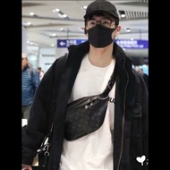 LV Discovery 黑色老花 腰包 胸口包 🈶購證盒裝防塵