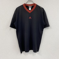 90 年代adidas CLIMALITE 短袖 T 卹，華夫格針織，V 領，性能標誌，刺繡標誌，復古，黑色。