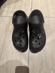 Crocs 黑色厚底鞋 飾品