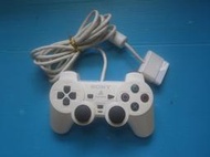 PS2 主機專用  白  原廠手把... ... 如圖. 按鍵操作功能良好..