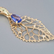 帶有坦桑石和鑽石的葉子吊墜