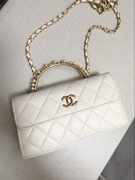 99新Chanel 珍珠手柄包White Quilted Handbag with Pearl Handle