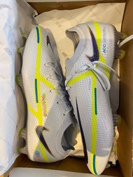 Nike Phantom Flyknit 足球鞋