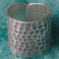 Use with beauty as a valuable souvenir. ring hammered pure silver Thai Karen hill tribe silver hand 