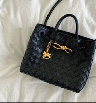 全新bv Bottega Veneta Andiamo系列 編織磁扣開合 羊皮革 單肩斜挎手袋小號  small 黑色743568VCPP11139