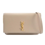 YSL 635095 Monogram 金屬LOGO牛皮翻蓋斜背扁包.奶茶色