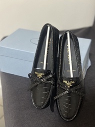 PRADA 鱷魚紋樂福鞋
