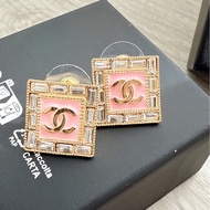 Chanel 方形粉色logo耳環 🩵