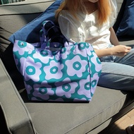 New Arrival-กระเป๋ารุ่น Lilly ติดกระดุมข้างปรับทรงได้ กระเป๋าผ้าลายดอกม่วงเขียว สี Trend มาแรง  กระเป๋าสะพายผู้หญิงใบใหญ่ กระเป๋าแคนวาส