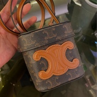 Celine/賽琳凱旋門老花mini盒子包 桶包 可單肩斜挎包 又經典又復古 尺寸約11x11cm
