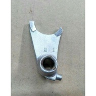 Suzuki GT250 X7 Gear Shift Fork No. 2 25221-11300 original Suzuki Japan