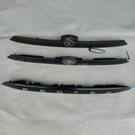 USED ORIGINAL PROTON SAGA VVT REAR TRUNK LID GARNISH
