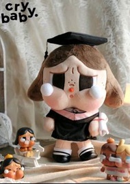🎓CRY BABY 畢業公仔  💢正品❤️