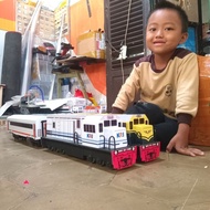 Miniatur Kereta Lokomotif Model CC201 Garis Biru