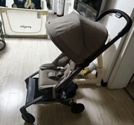 joolz aer2BB車 一鍵收車同展車都很絲滑，重量合適，可以實現單手提車 無壞無破 配件扶手 杯托都有