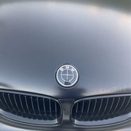 BMW 車系 鍛造紋 前後標 方向盤標｜一組 全車系可用 覆蓋式 車標 改裝 logo 卷雲 f世代 f01 f20 g01 g 世代 鍛造 紋 車貼 x2 x3 x4