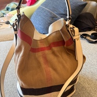 Burberry 水桶包-大 白色