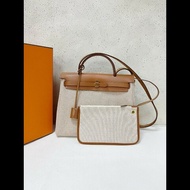 Hermes Herbag 31 
燕麥米拼棕金扣
