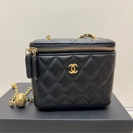 Chanel 黑色金球/長方盒/ 金球 CHANEL VANITY CASE WITH GOLD BALL