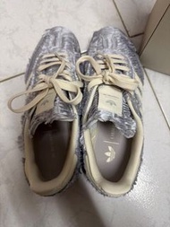 Adidas Samba OG 銀色絲綢休閒鞋