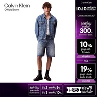 CALVIN KLEIN กางเกงยีนส์ขาสั้นผู้ชาย Monogram Logo 90s Shorts ทรง Relaxed รุ่น 4RC722G X6L - สี Ligh