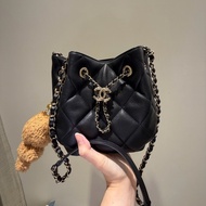 Chanel黑色抽繩水桶包