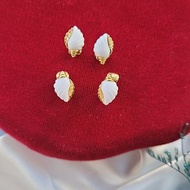 美國西洋古董飾品 / 1985年AVON白色貝殼夾式耳環/針式耳環