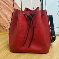 LV EPI 紅色水波紋水桶包