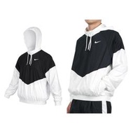 【時代體育】NIKE 耐吉 男長袖連帽 防風 滑板 衝風衣 黑白 BV0980-010