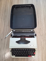 OLYMPIA 400 打字機連盒