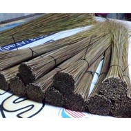PENYAPU LIDI KLASIK DARI DAUN POKOK KELAPA