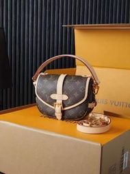 LOUIS VUITTON Saumur BB 單肩斜跨包