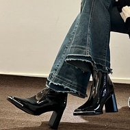 ใหม่ 2023 ผู้หญิง รองเท้าบูทสั้นคล้ายกับ Kendall Jenner สีขาว สิทธิบัตร หนัง ส้นหนา Slim Booties รอบ