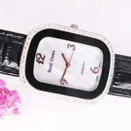 Royal Crown นาฬิกาข้อมือสำหรับผู้หญิง สำหรับสุภาพสตรี แบรนด์เนมของแท้ 100% มีรับประกัน 1 ปีเต็ม และกันน้ำ 100% ( คุณลูกค้าจะได้รับนาฬิการุ่นและสีตามภาพที่ลงไว้ )