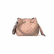 LV BELLA 粉色小牛皮雷射打孔束口水桶包 M57070