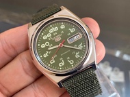 นาฬิกาSeiko5หน้าปัดเลขไทยสีเขียว