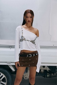 Piccoro - Shell Button Bra Long Sleeve เสื้อแขนยาวปาดไหล่สกรีนบรา