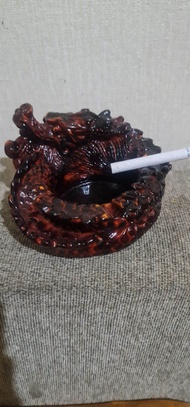 asbak unik. motif naga