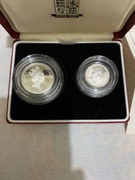 －套英女王精制銀幣，售價650
