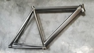 G618 frame modern Tsunami