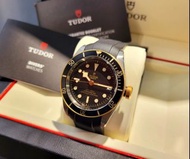 ［二手中古系列］Tudor Black Bay S&amp;G (18K金 + 鋼 。錶殼。錶帶。跟錶另有原廠膠錶帶及原裝金錶扣) ( 200m 潛水 ) ( 41mm)(MT5612 天文台機芯) M79733N-0008