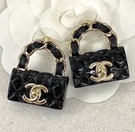 Chanel 23C 皮穿耳環黑色