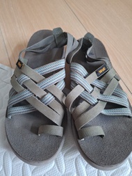 Teva 涼鞋